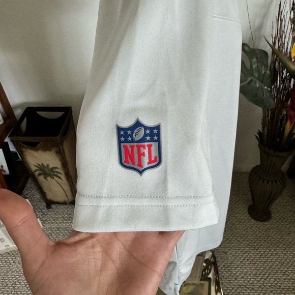 Seattle Seahawks Mens Nike Dri-Fit Gray Sideline Short Sleeve Shirt V-Neck M NWT - Picture 2 of 7